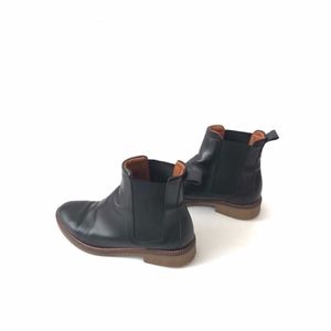 Everlane The Modern Chelsea Ankle Boots
